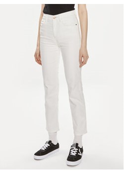Wrangler Jeansy 112351027 Biały Straight Fit ze sklepu MODIVO w kategorii Jeansy damskie - zdjęcie 171212088