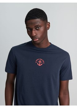Sinsay - Koszulka z nadrukiem - granatowy ze sklepu Sinsay w kategorii T-shirty męskie - zdjęcie 171216475