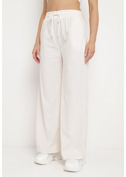 Białe Prążkowane Spodnie z Szerokimi Nogawkami i Gumką w Pasie Itrulla ze sklepu Born2be Odzież w kategorii Spodnie damskie - zdjęcie 171224685