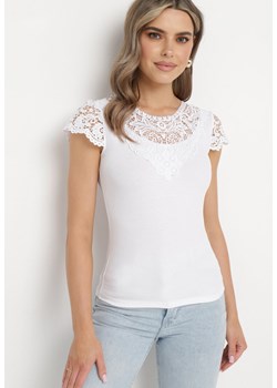 Biały Prążkowany T-shirt z Koronkową Wstawką Glilama ze sklepu Born2be Odzież w kategorii Bluzki damskie - zdjęcie 171230046