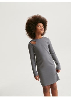 Reserved - Prążkowana sukienka z ozdobnym wycięciem - ciemnoszary ze sklepu Reserved w kategorii Sukienki dziewczęce - zdjęcie 171231677