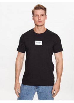 Calvin Klein Jeans T-Shirt J30J323523 Czarny Regular Fit ze sklepu MODIVO w kategorii T-shirty męskie - zdjęcie 171252566