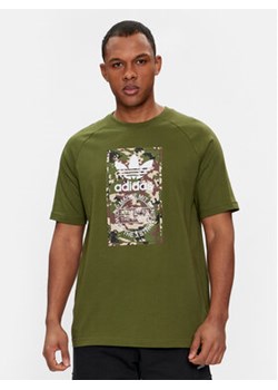 adidas T-Shirt Camo Tongue IS0248 Zielony Regular Fit ze sklepu MODIVO w kategorii T-shirty męskie - zdjęcie 171255435
