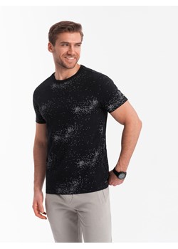 Męski t-shirt fullprint z rozrzuconymi literami - czarny V8 OM-TSFP-0179 ze sklepu ombre w kategorii T-shirty męskie - zdjęcie 171261189