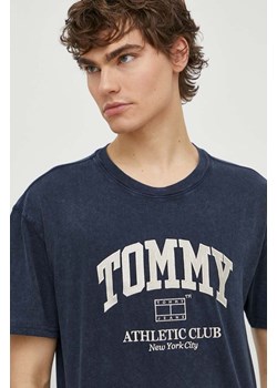 Tommy Jeans t-shirt bawełniany męski kolor granatowy z aplikacją DM0DM18557 ze sklepu ANSWEAR.com w kategorii T-shirty męskie - zdjęcie 171263217
