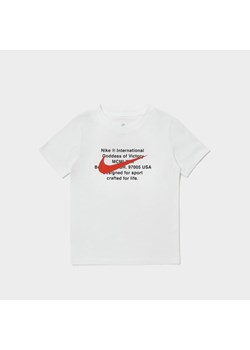 NIKE T-SHIRT SWSH 4 LIFE TEE WHT/RD B ze sklepu JD Sports  w kategorii T-shirty chłopięce - zdjęcie 171280488