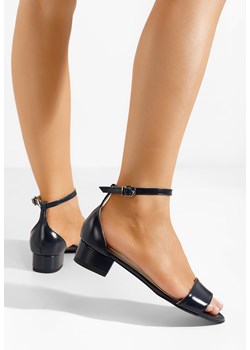 Granatowe sandały na niskim słupku Amais V3 ze sklepu Zapatos w kategorii Sandały damskie - zdjęcie 171280667