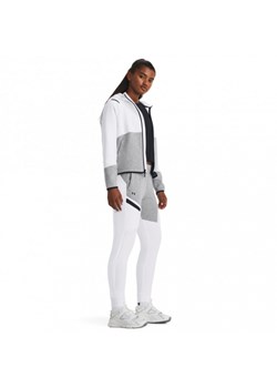 Damskie spodnie treningowe Under Armour Unstoppable Flc Jogger - białe ze sklepu Sportstylestory.com w kategorii Spodnie damskie - zdjęcie 171307555