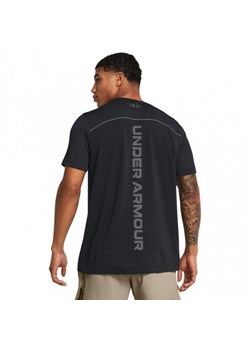 Męska koszulka treningowa Under Armour UA Rush Seamless Wordmark SS - czarna ze sklepu Sportstylestory.com w kategorii T-shirty męskie - zdjęcie 171309568