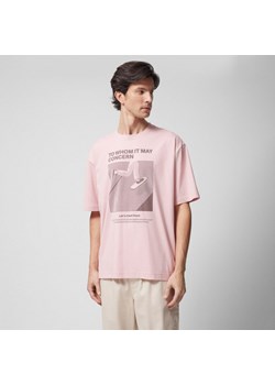 Męski t-shirt oversize z nadrukiem Outhorn OTHWSS24TTSHM1501 - różowy ze sklepu Sportstylestory.com w kategorii T-shirty męskie - zdjęcie 171316258