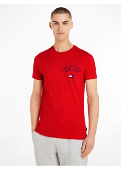 Tommy Hilfiger Koszulka w kolorze czerwonym ze sklepu Limango Polska w kategorii T-shirty męskie - zdjęcie 171320509