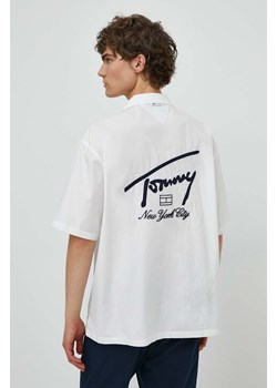 Tommy Jeans koszula bawełniana męska kolor biały relaxed DM0DM19139 ze sklepu ANSWEAR.com w kategorii Koszule męskie - zdjęcie 171323498