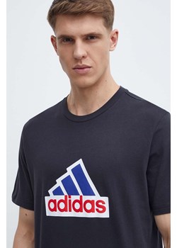 adidas t-shirt bawełniany męski kolor czarny z nadrukiem IS9596 ze sklepu ANSWEAR.com w kategorii T-shirty męskie - zdjęcie 171324238