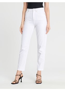 Sinsay - Jeansy mom - biały ze sklepu Sinsay w kategorii Spodnie damskie - zdjęcie 171325896