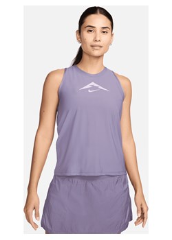 Damska koszulka bez rękawów do biegania z grafiką Dri-FIT Nike Trail - Fiolet ze sklepu Nike poland w kategorii Bluzki damskie - zdjęcie 171331539