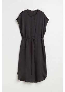 H & M - Sukienka z wiązanym paskiem - Czarny ze sklepu H&M w kategorii Sukienki - zdjęcie 171337026