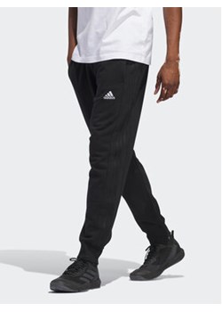 adidas Spodnie dresowe Essentials HZ2218 Czarny Regular Fit ze sklepu MODIVO w kategorii Spodnie męskie - zdjęcie 171342029