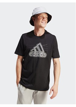 adidas T-Shirt Growth Badge Graphic IN6258 Czarny Regular Fit ze sklepu MODIVO w kategorii T-shirty męskie - zdjęcie 171344806