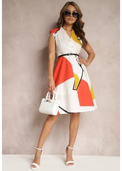 Jasnobeżowa Kopertowa Sukienka o Rozkloszowanym Kroju z Paskiem w Talii Anilvera ze sklepu Renee odzież w kategorii Sukienki - zdjęcie 171357496