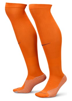Długie skarpety piłkarskie Nike Dri-FIT Holandia Strike (wersja domowa) - Pomarańczowy ze sklepu Nike poland w kategorii Skarpetogetry piłkarskie - zdjęcie 171364816