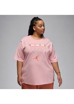 Damski T-shirt z nadrukiem Jordan Flight Heritage (duże rozmiary) - Różowy ze sklepu Nike poland w kategorii Bluzki damskie - zdjęcie 171364826