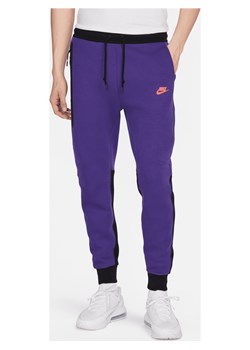 Joggery męskie Nike Sportswear Tech Fleece - Fiolet ze sklepu Nike poland w kategorii Spodnie męskie - zdjęcie 171364886