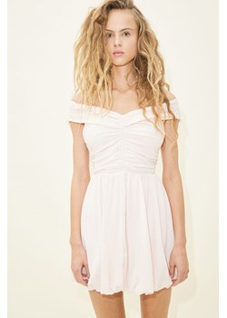 H & M - Kreszowana sukienka z odkrytymi ramionami - Różowy ze sklepu H&M w kategorii Sukienki - zdjęcie 171364968