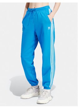 adidas Spodnie dresowe adicolor Classics 3-Stripes IR8092 Niebieski Regular Fit ze sklepu MODIVO w kategorii Spodnie damskie - zdjęcie 171367425