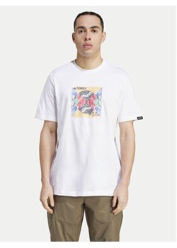adidas T-Shirt Terrex Graphic United By Summits IM8366 Biały Regular Fit ze sklepu MODIVO w kategorii T-shirty męskie - zdjęcie 171377956