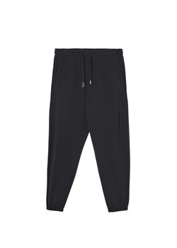 Cropp - Czarne spodnie dresowe typu jogger - czarny ze sklepu Cropp w kategorii Spodnie męskie - zdjęcie 171378226