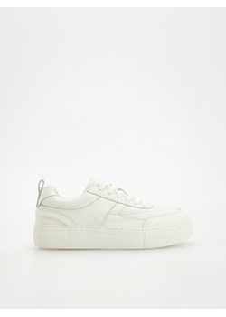 Reserved - Sneakersy na wyższej podeszwie - biały ze sklepu Reserved w kategorii Buty sportowe damskie - zdjęcie 171378316