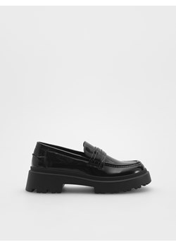 Reserved - Lakierowane loafersy - czarny ze sklepu Reserved w kategorii Mokasyny damskie - zdjęcie 171378347