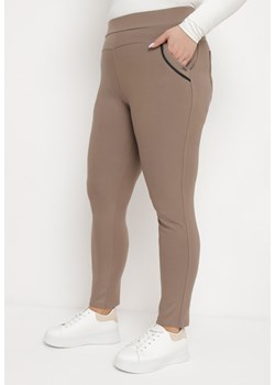 Ciemnobeżowe Dopasowane Spodnie z Gumką w Pasie i Wsuwanymi Kieszeniami Netella ze sklepu Born2be Odzież w kategorii Spodnie damskie - zdjęcie 171396879
