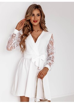 Biała sukienka z ozdobnymi rękawami Catherine - biały ze sklepu pakuten.pl w kategorii Sukienki - zdjęcie 171401839