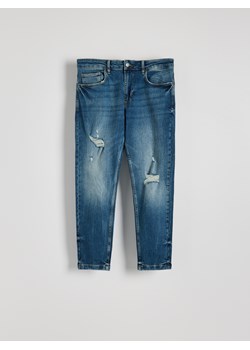 Reserved - Jeansy carrot slim z przetarciami - indigo jeans ze sklepu Reserved w kategorii Jeansy męskie - zdjęcie 171425699