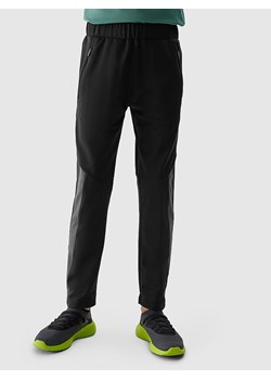4F Spodnie sportowe w kolorze czarnym ze sklepu Limango Polska w kategorii Spodnie chłopięce - zdjęcie 171432996