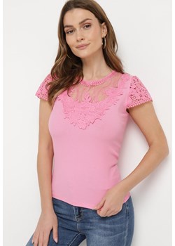 Różowa Koszulka T-shirt z Koronką na Rękawach i Dekolcie Aines ze sklepu Born2be Odzież w kategorii Bluzki damskie - zdjęcie 171437058