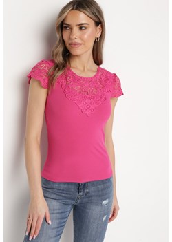 Fuksjowy Prążkowany T-shirt z Koronkową Wstawką Glilama ze sklepu Born2be Odzież w kategorii Bluzki damskie - zdjęcie 171437086