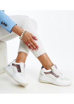 Białe sneakersy damskie  na koturnie CROSS JEANS ze sklepu gemre w kategorii Buty sportowe damskie - zdjęcie 171445345