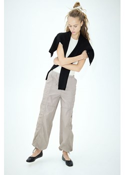 H & M - Nylonowe spodnie spadochronowe - Brązowy ze sklepu H&M w kategorii Spodnie damskie - zdjęcie 171448089