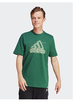 adidas T-Shirt Growth Badge Graphic IN6262 Zielony Regular Fit ze sklepu MODIVO w kategorii T-shirty męskie - zdjęcie 171449138