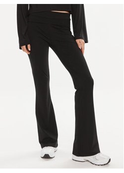 Gina Tricot Spodnie materiałowe 21671 Czarny Flare Fit ze sklepu MODIVO w kategorii Spodnie damskie - zdjęcie 171449466