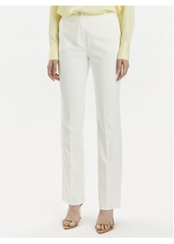 Rinascimento Spodnie materiałowe CFC0118270003 Biały Regular Fit ze sklepu MODIVO w kategorii Spodnie damskie - zdjęcie 171455726