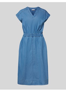 Sukienka jeansowa z dekoltem w serek ze sklepu Peek&Cloppenburg  w kategorii Sukienki - zdjęcie 171457629