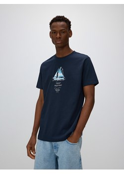 Reserved - T-shirt regular fit z nadrukiem - granatowy ze sklepu Reserved w kategorii T-shirty męskie - zdjęcie 171462309