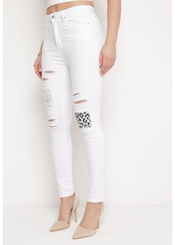 Białe Spodnie Skinny z Dziurą i Panterkową Łatką Halitellia ze sklepu Born2be Odzież w kategorii Spodnie damskie - zdjęcie 171462756