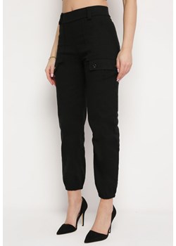 Czarne Spodnie Joggery z Gumką w Talii i Kieszonkami w stylu Cargo Laroilia ze sklepu Born2be Odzież w kategorii Spodnie damskie - zdjęcie 171462959