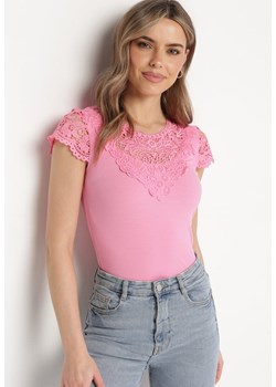Różowy Prążkowany T-shirt z Koronkową Wstawką Glilama ze sklepu Born2be Odzież w kategorii Bluzki damskie - zdjęcie 171463015