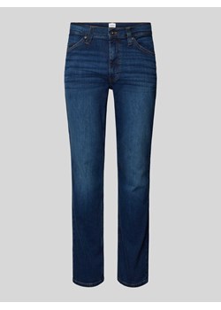 Jeansy o kroju straight fit z naszywką z logo model ‘TRAMPER’ ze sklepu Peek&Cloppenburg  w kategorii Jeansy męskie - zdjęcie 171475057