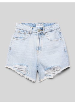 Szorty jeansowe z efektem znoszenia model ‘Saar’ ze sklepu Peek&Cloppenburg  w kategorii Spodenki dziewczęce - zdjęcie 171478096